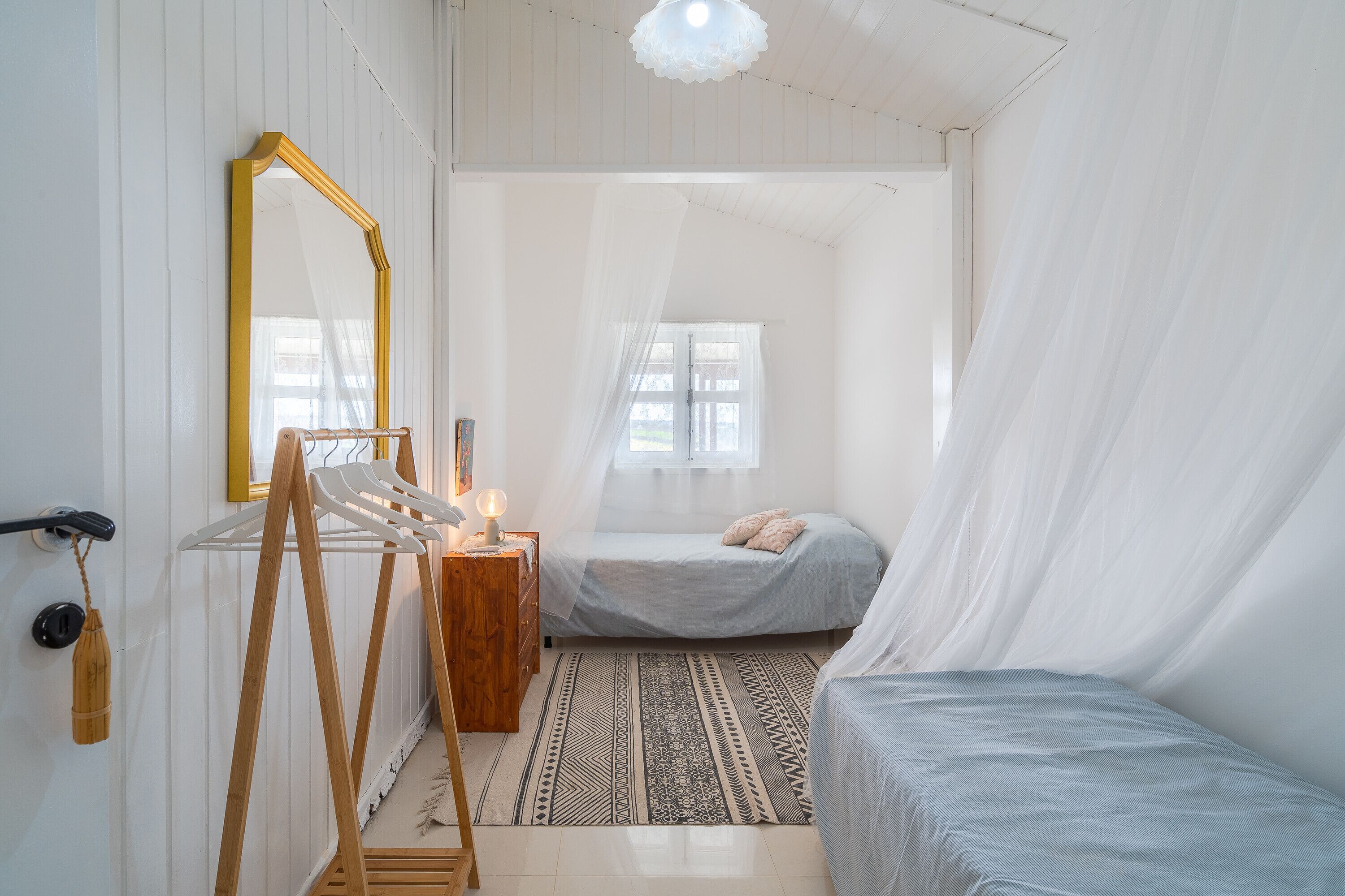 3 slaapkamers, een strijkplank/strijkijzer, gratis wifi, beddengoed