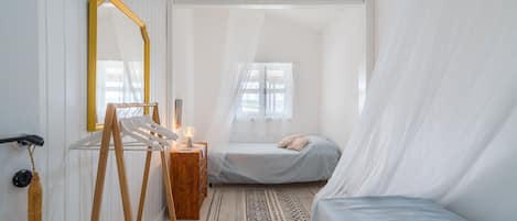 3 slaapkamers, een strijkplank/strijkijzer, gratis wifi, beddengoed