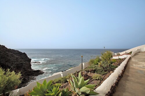 Appartement de vacances 'Faro De Sardina' avec piscine partagée, terrasse privée et Wi-Fi