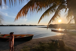 Hytte | Strand | Privat strand i nærheten, solsenger, parasoller og strandhåndklær