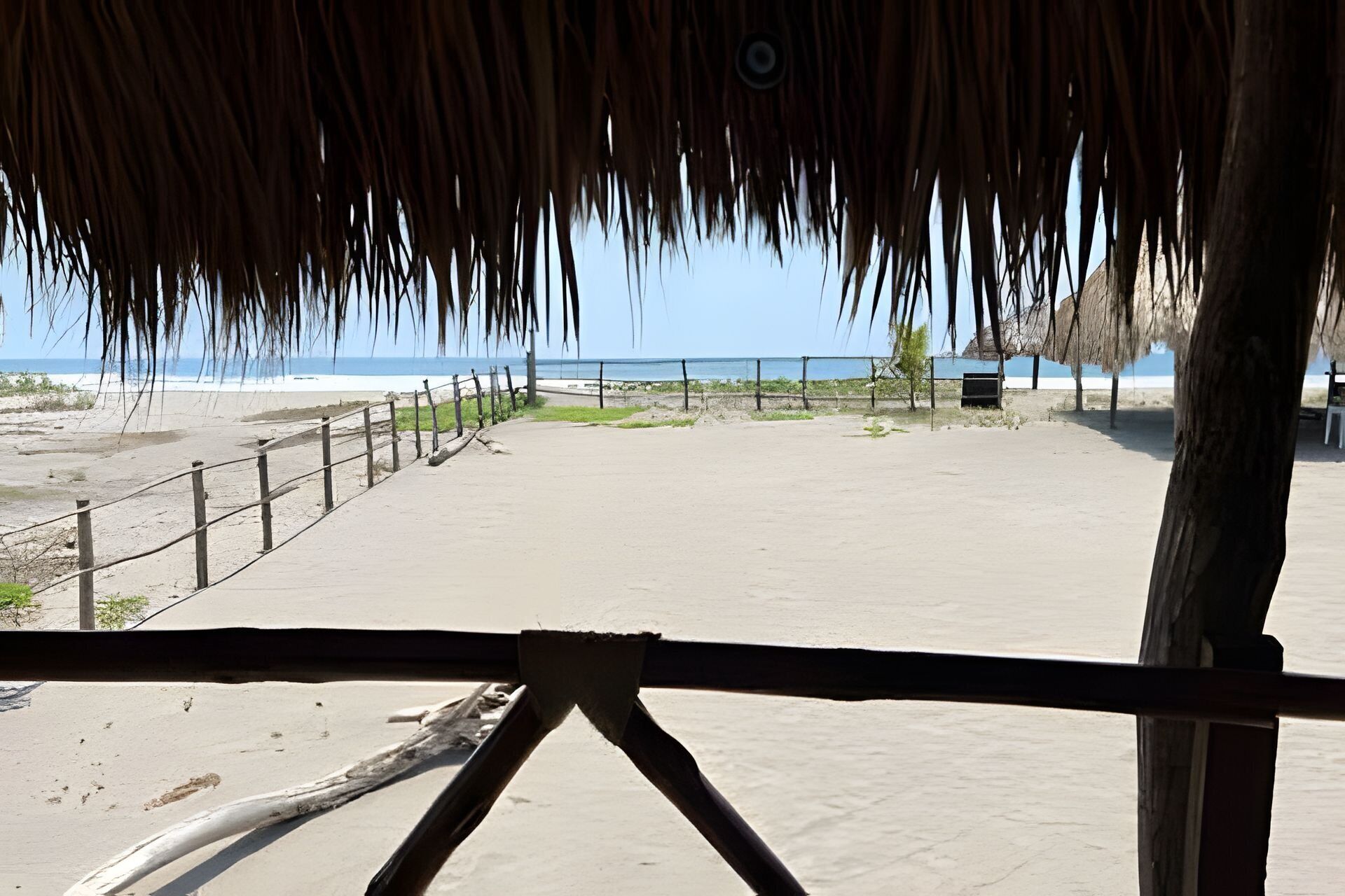 Kabin | Pantai | Pantai pribadi di sekitar, kursi berjemur, dan payung pantai