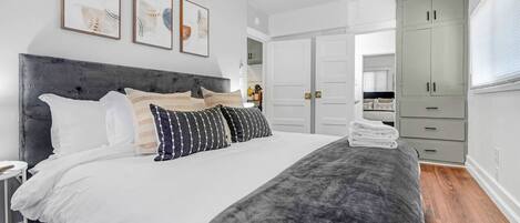 3 slaapkamers, een bureau, een strijkplank/strijkijzer, gratis wifi