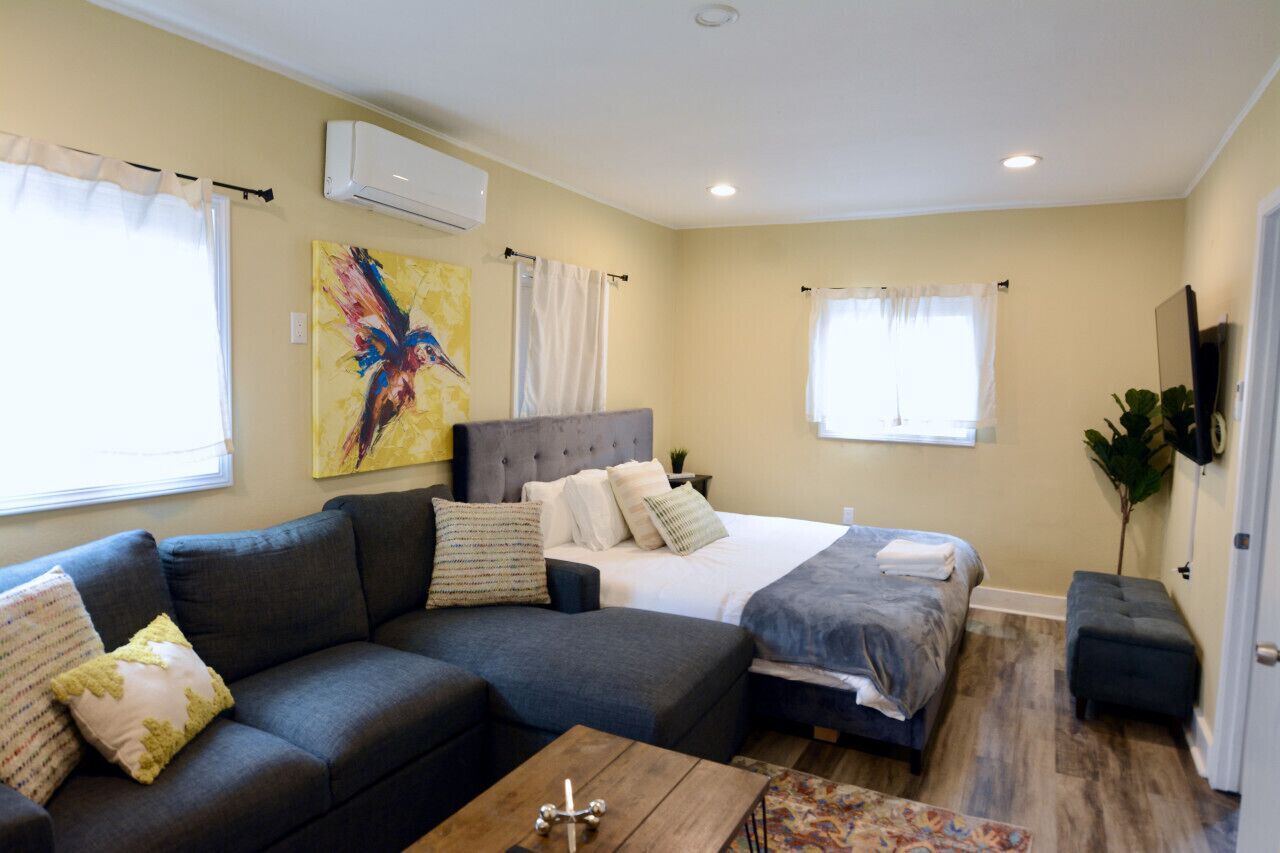 Cozy Rear Nook with Gazebo • Pet friendly • Tesla Charger • A few minutes from the Airport