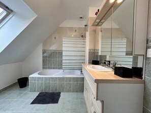 Hair dryer - 956 - 6-room house, 15 minutes from Val-André and Erquy. (HENANSAL)