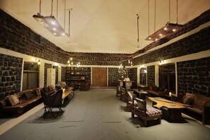 Lobby sitting area - Bandhavgarh Meadows (Manpur)