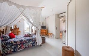 6 bedrooms, travel crib, free WiFi, bed sheets - Cozy home in Le Vaumain with sauna (Le Vaumain)
