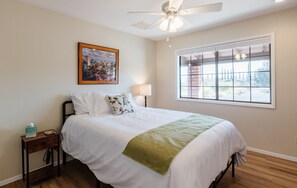 4 soverom, strykejern/-brett, wi-fi og sengetøy