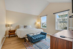 2 habitaciones, escritorio, tabla de planchar con plancha y wifi gratis