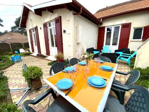 Outdoor dining - Maison Coquette Quartier Calme (ARCACHON)