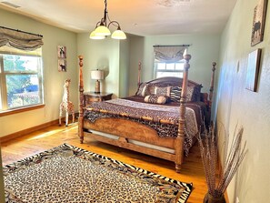 5 bedrooms, desk, iron/ironing board, travel cot