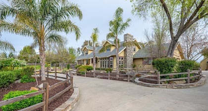 5br/3.5ba Estate Sleeps 10 w Pool, Jacuzzi, Playground, Game Room, fire pit