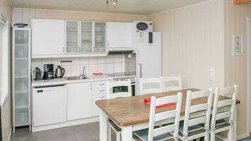 Refrigerador, horno, placa de cocina, lavavajillas