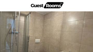 Dusche, HandtĂŒcher, Seife