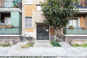 Exterior detail - CaseOspitali - Alice’s House nice trilo 6 pax (Milan)