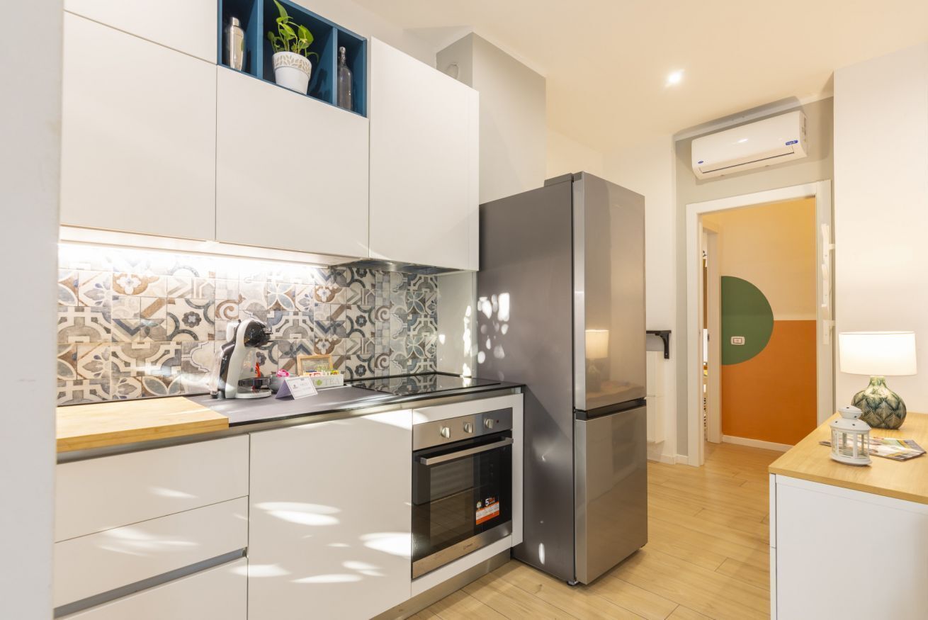 Réfrigérateur, micro-ondes, lave-vaisselle, cafetière/bouilloire