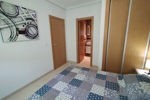 2 室のベッドルーム、WiFi