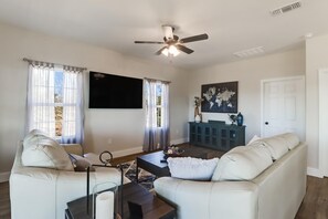 Smart-tv en een open haard