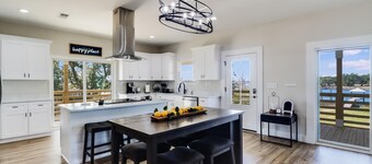 Skeeter's Place- Luxurious Back Bay Biloxi Abode! Fishermen's Paradise! 