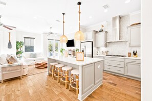 Fridge, microwave, oven, stovetop - SunBurns by Stay on 30a (Inlet Beach)