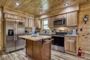 Fridge, microwave, oven, stovetop - Hilltop Hideaway - 3 Bedroom 2 Bath - Private! (Sevierville)