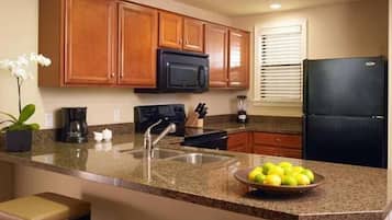 Fridge, oven, stovetop