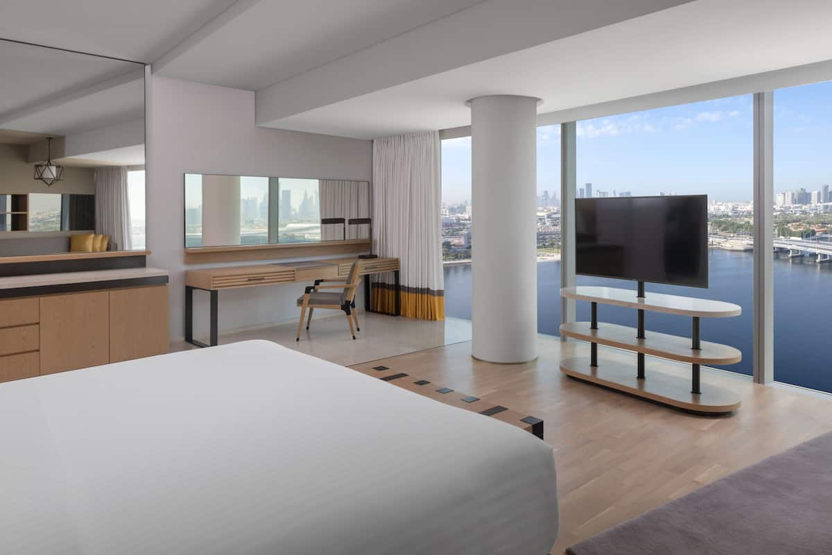 Club Room, 1 King Bed, Non Smoking | View from room