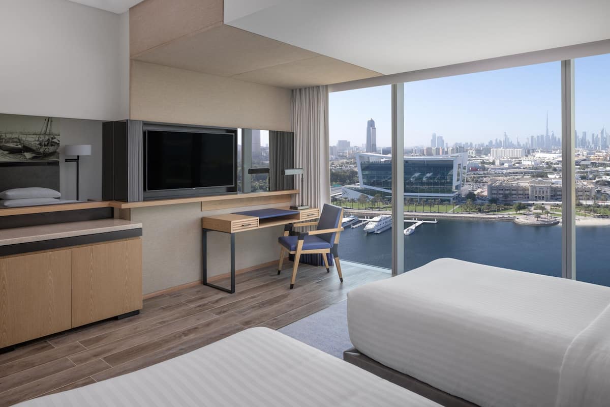 ห้องดีลักซ์, เตียงเดี่ยว 2 เตียง (View) | เครื่องนอนป้องกันสารก่อภูมิแพ้, ตู้นิรภัยในห้องพัก, โต๊ะทำงาน