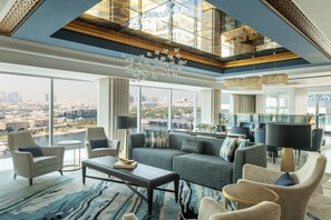 Royal dubbelrum eller tvÄbÀddsrum - 2 sovrum - hörn | Allergitestade sÀngklÀder, vÀrdeförvaringsskÄp pÄ rummet och skrivbord