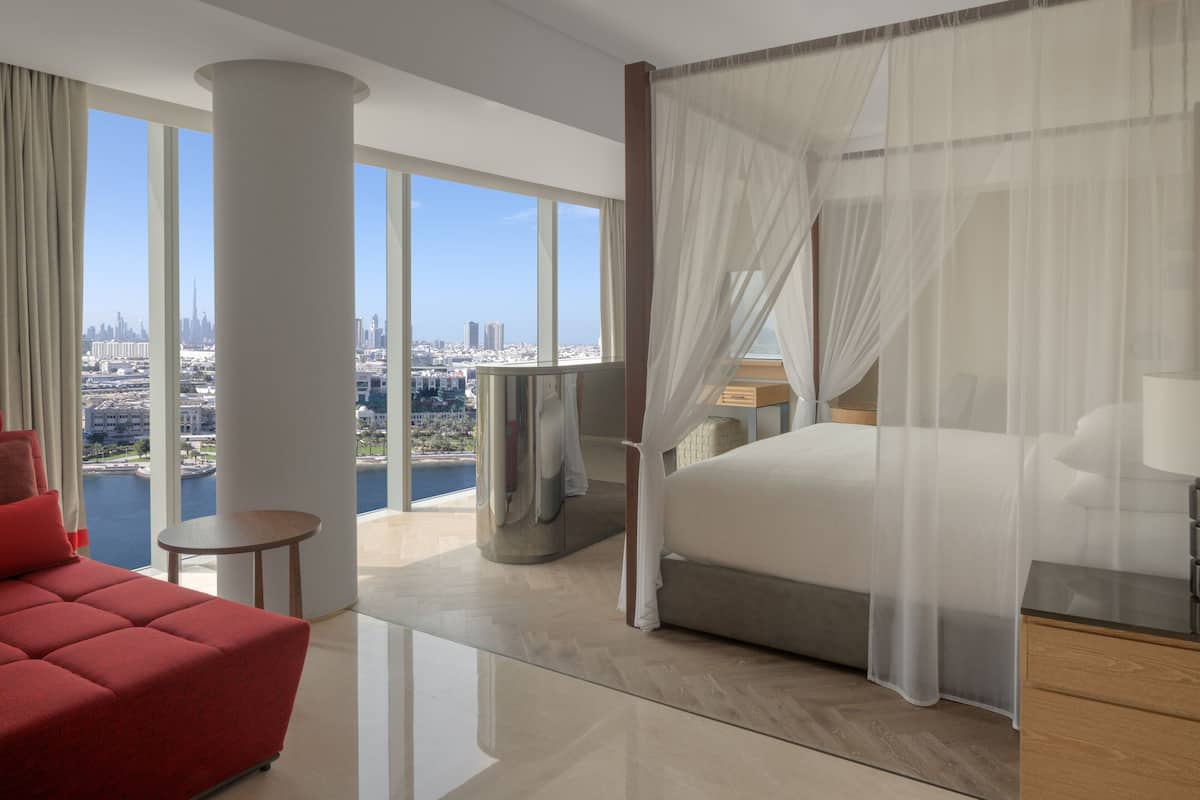 Executive Suite, 1 King Bed, Non Smoking (View) | 1 bedroom, hypo-allergenic bedding, in-room safe, desk
