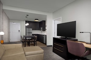 Premium bedding, desk, blackout drapes, iron/ironing board - Residence Inn By Marriott Indianapolis Plainfield (Plainfield)