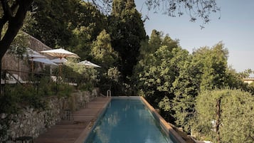 Piscine couverte, piscine extérieure