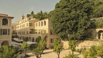 Suite, 1 King Bed, Balcony | Premium bedding, pillow-top beds, free minibar items, in-room safe