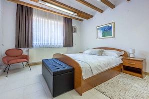 1 室のベッドルーム、WiFi