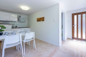 Fridge, microwave, stovetop, dishwasher - Holiday apartment with air conditioning (Dramalj)