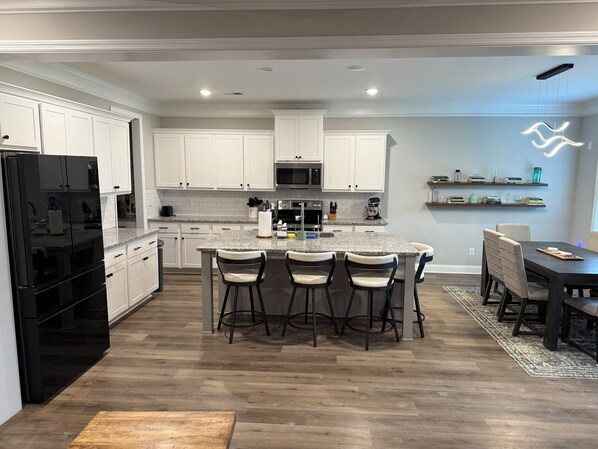 Fridge, microwave, oven, stovetop - Newly built home with modern decor and spacious rooms for entertaining! (Grovetown)