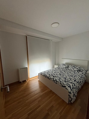 2 dormitorios, tabla de planchar con plancha, wifi y ropa de cama