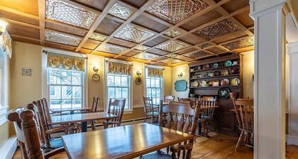 Historic Chester Inn! Circa, 1870 - right on Main Street & 20 minutes to Okemo!