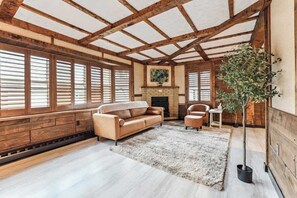 Smart TV, fireplace, offices