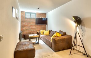 TV - Awesome home in Starigrad Paklenica (Starigrad Paklenica)