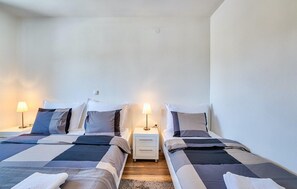 6 bedrooms, free WiFi, bed sheets