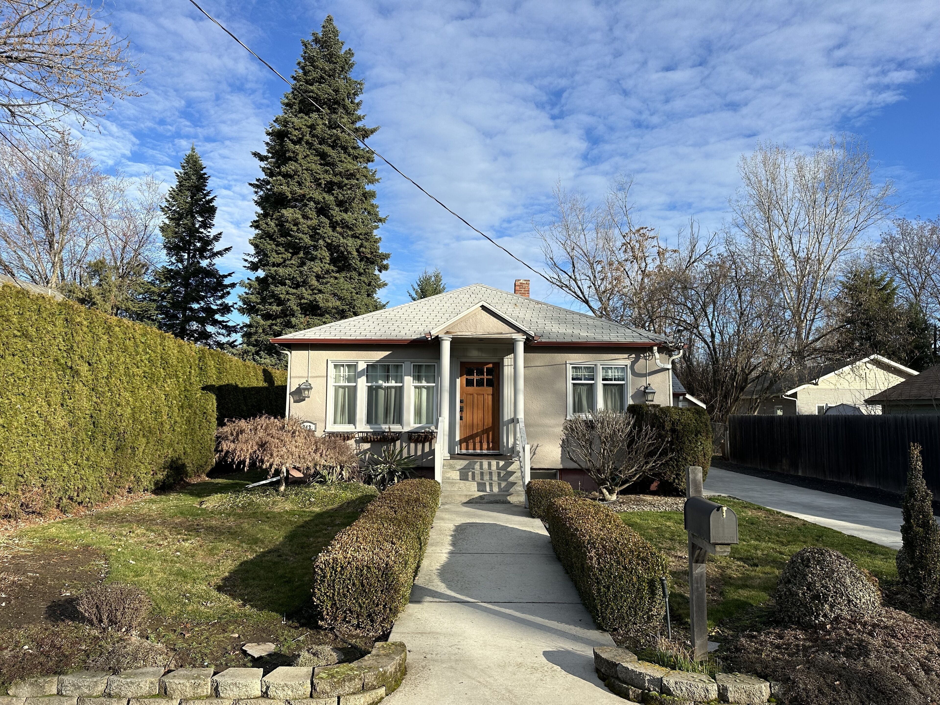 Charming 1936 cottage in Walla Walla wine country. 