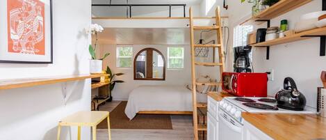 1 habitación, tabla de planchar con plancha, cuna de viaje y wifi