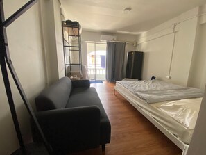 1 bedroom, internet, bed sheets