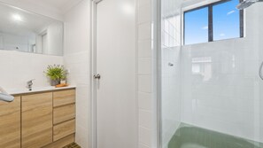 Shower, hair dryer, towels - This apartment is right in the heart of it! (Woolgoolga)