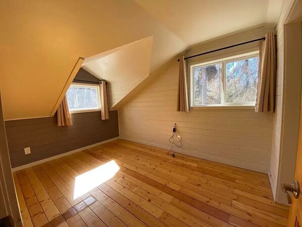 Interior - Comfy 2br Furnished home w big deck! 1 acre RV Parking w power. Sleeps 7 (Sterling)