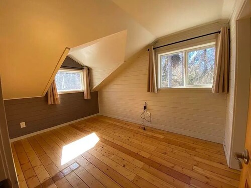 Comfy 2br Furnished home w big deck! 1 acre RV Parking w power. Sleeps 7