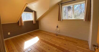 Comfy 2br Furnished home w big deck! 1 acre RV Parking w power. Sleeps 7