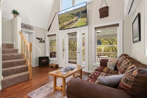 Televisión y chimenea 