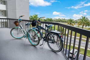 Property grounds - Enjoy a beach vacation! Walk to the beach or just enjoy the beautiful views!  (Fort Myers Beach)