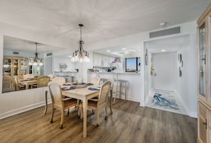 Dining - Enjoy a beach vacation! Walk to the beach or just enjoy the beautiful views!  (Fort Myers Beach)